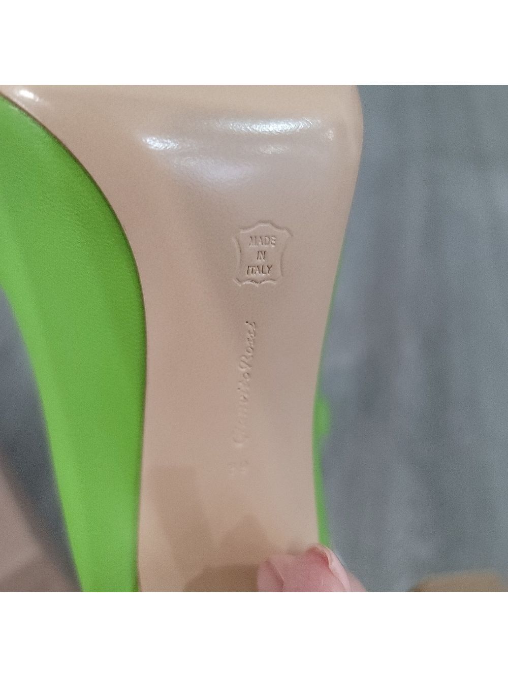 Rare GIANVITO ROSSI 105 Kiwi Leather Pumps - Picture 10 of 16